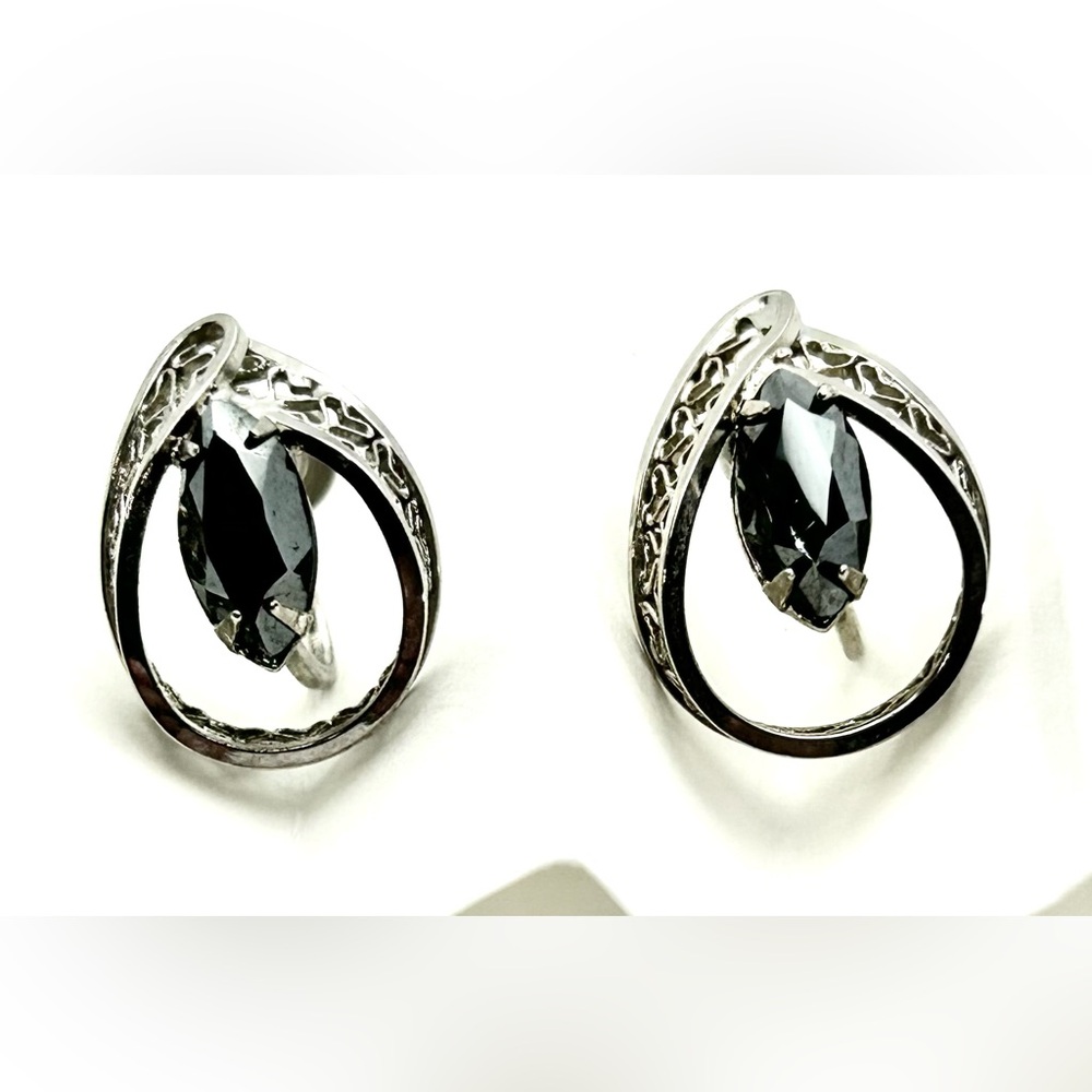 Titan Vintage Silver/Hematite (screw back) Earrings